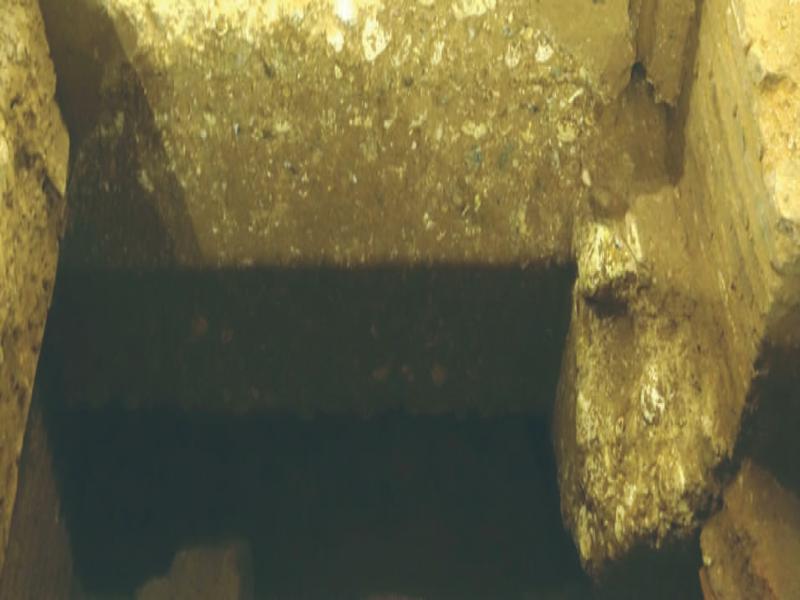 Foundations: Boundary wall in the central area and, on the right side, one of the diaphragm arches (exploration 1). Source: authors