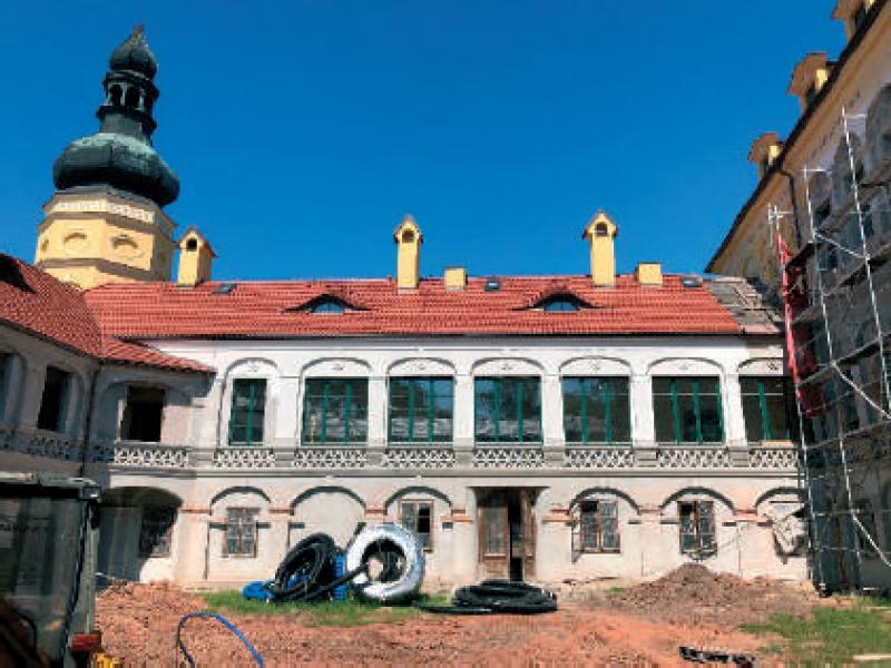 Żyrowa, the palace, stately (west) courtyard, west wing, east elevation (photo by Authors)