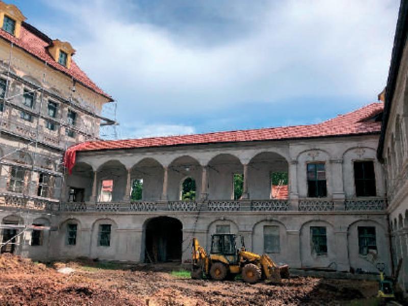 Żyrowa, the palace, stately (west) courtyard, east wing, west elevation (photo by Authors)
