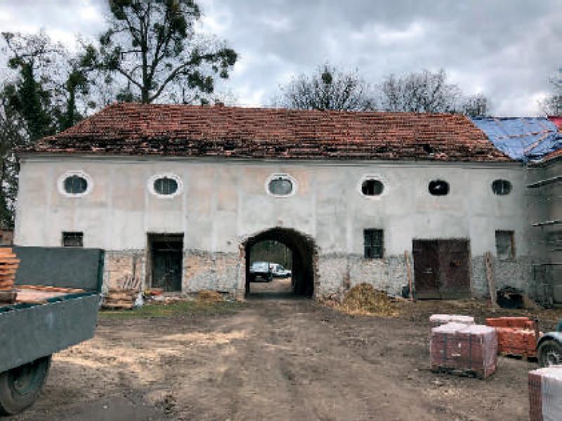 Żyrowa, the palace, garden (east) courtyard, east wing, west elevation (photo by Authors)