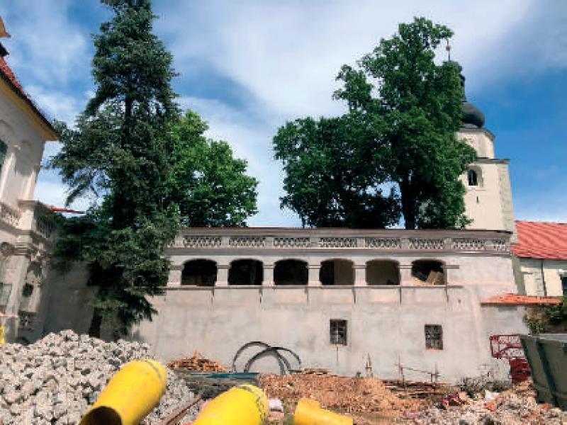 Żyrowa, the palace, garden (east) courtyard, north wing – gallery, south elevation (photo by Authors)