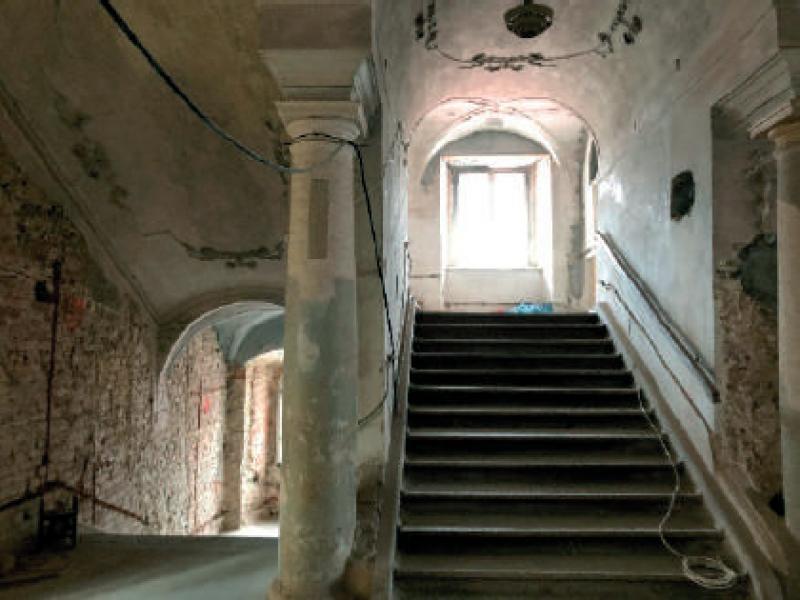 Żyrowa, the palace, north wing, Baroque staircase (photo by Authors)