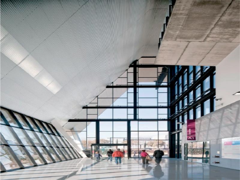 “Pedestrian street” in University Hospital Sant Joan de Reus, Reus, Spain. Source: https://cdn.archilovers.com/projects/c_383_1326529780a54bba8da7fa0fcfc6a46a.jpg