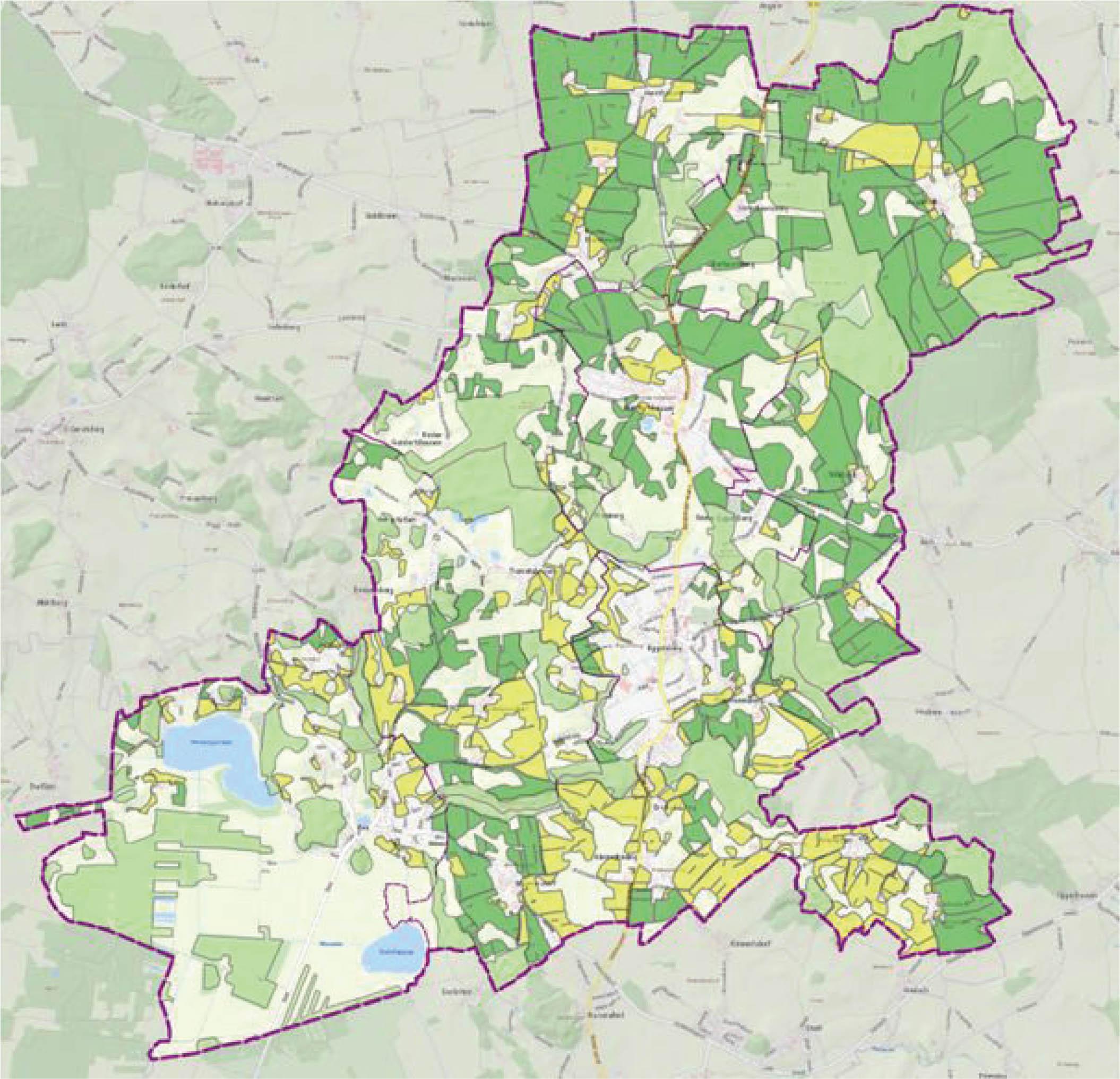 The evaluation of land of the community Eggelsberg according to the recent data. The light-green shades represent forest land, dark-green shades highly productive agricultural land, and the yellow shades highly productive grassland.Abbildung 3. Die Bewertung der Böden in der Gemeinde Eggelsberg auf Grundlage der rezenten Daten der Finanz-Bodenschätzung. Die hellgrünen Flächen zeigen die Waldfläche, die dunkelgrünen Flächen zeigen wertvolles Ackerland und die gelben Flächen zeigen wertvolles Grünland.