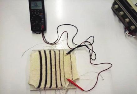 Measuring resistance of a fabric with a constant width of 22 cm