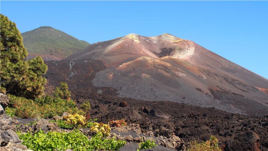 Cumbre Vieja Natural Park has the characteristics of a primaeval landscape, with numerous young volcanic cones and a cover of pyroclastic deposits. The landscape state after the eruption of TajogaiteSource: photos taken by Authors