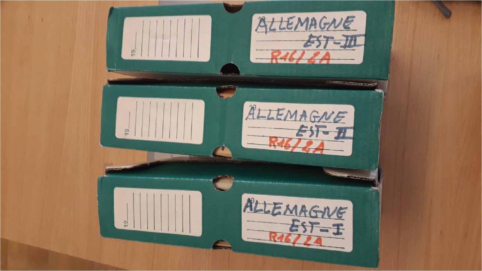Dossiers « ALLEMAGNE EST-R16/2A » (I, II, et III), fonds de la Société d’Histoire du Théâtre.