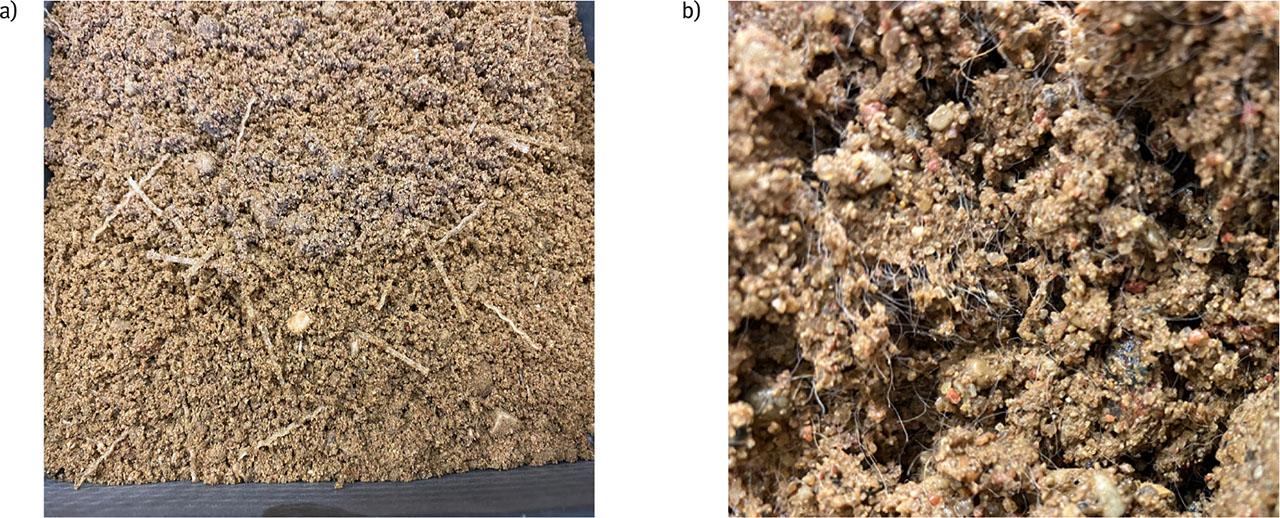Soil mixed mechanically with fibres: a) 40 mm long; b) 18 mm long.