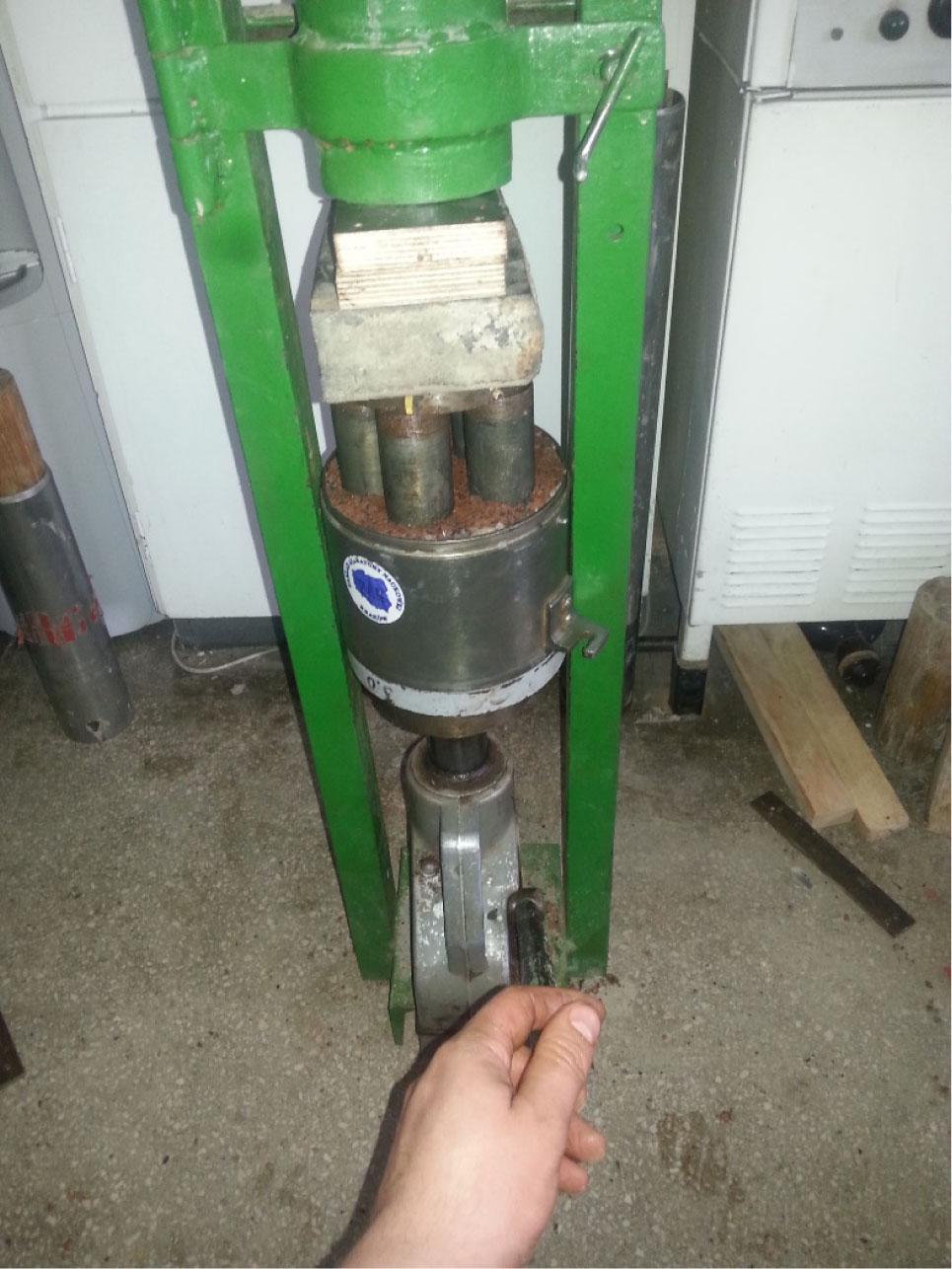 Preparation of specimens from the red clay–granulate mixture.