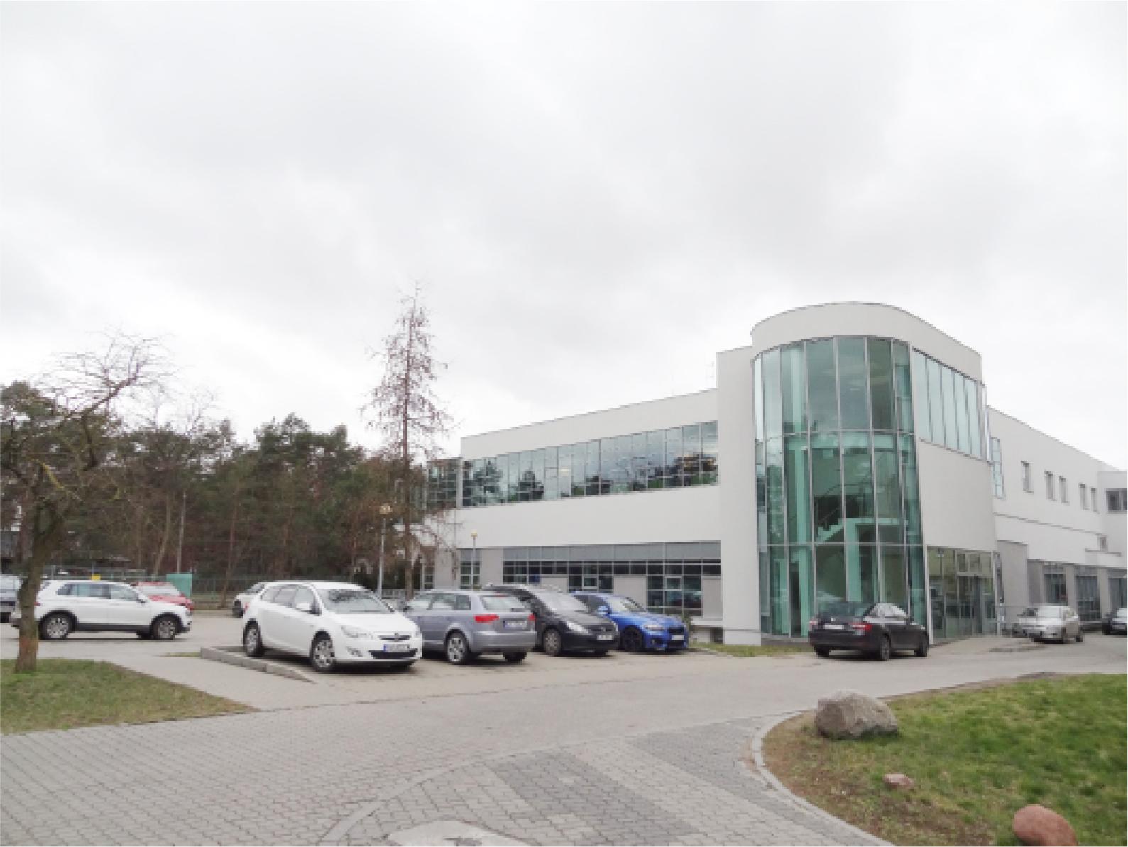 Innovative Medical Forum of the Oncology Centre in Bydgoszcz – Fordon: View of exterior façade and parking lot, source: Author